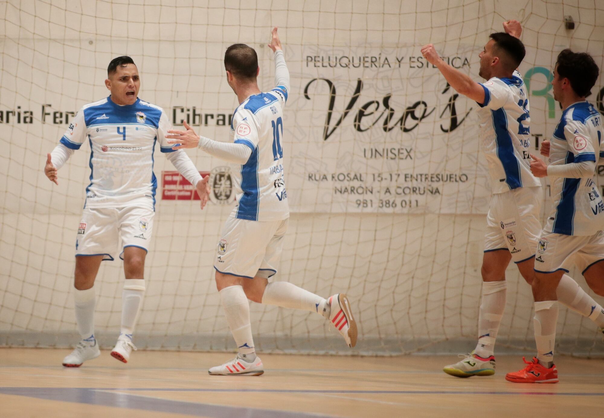 Los jugadores de O Parrulo celebran uno de sus goles frente al Antequera en A Malata