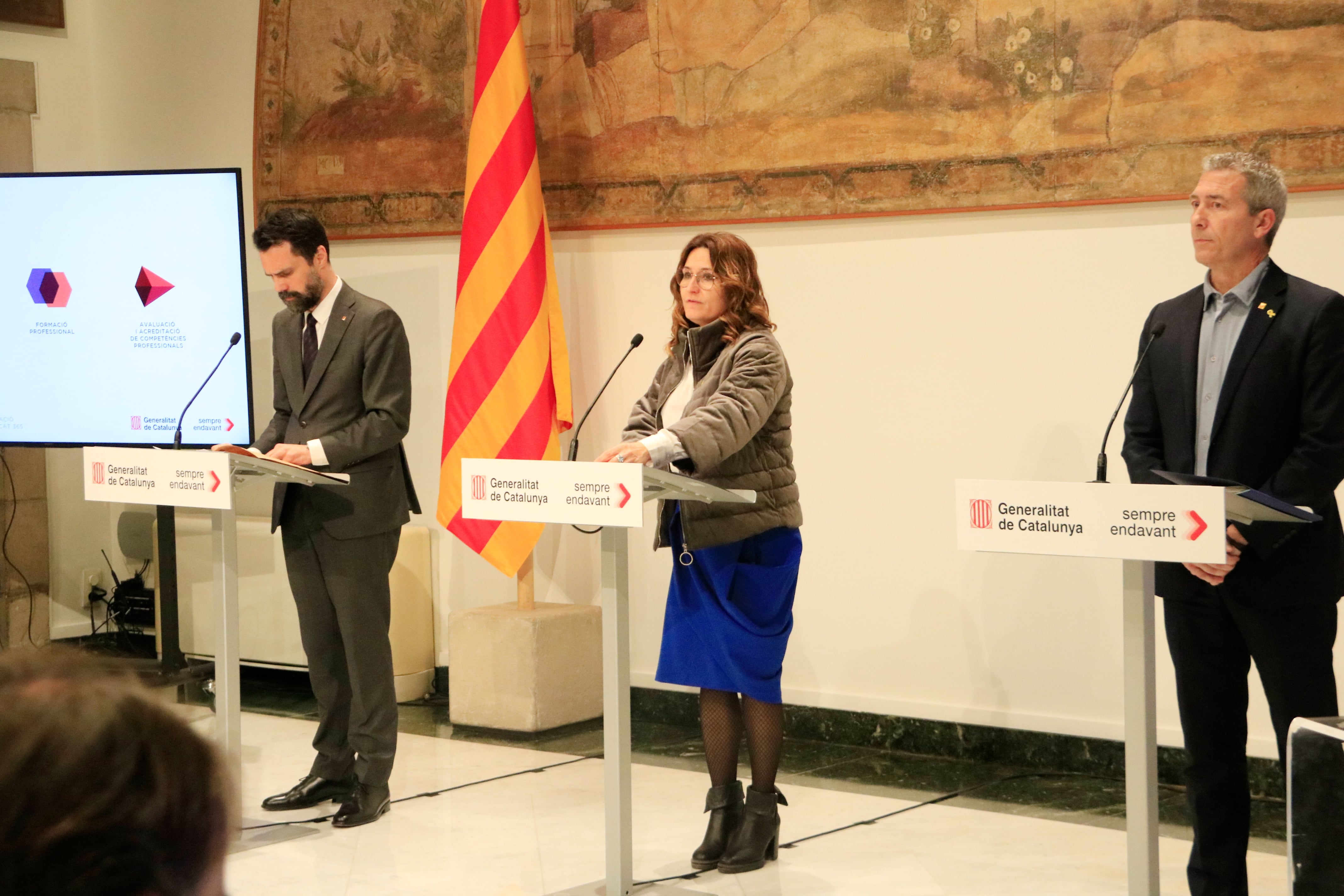 La consellera de presidència, Laura Vilagrà; el d&#039;empresa Roger Torrent i el d&#039;Educació Josep Gonzàlez-Cambray presenten l&#039;acord per la planificació conjunta de l&#039;oferta d&#039;FP.