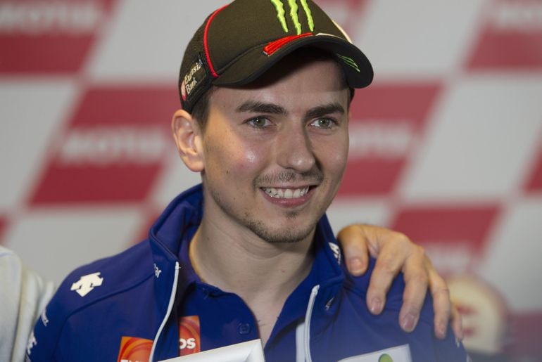 VALENCIA, SPAIN - NOVEMBER 07: Jorge Lorenzo of Spain and Movistar Yamaha MotoGP smiles during the rpess conference at the end of the qualifying practice during the MotoGP of Valencia - Qualifying at Ricardo Tormo Circuit on November 7, 2015 in Valencia, Spain. (Photo by Mirco Lazzari gp/Getty Images)