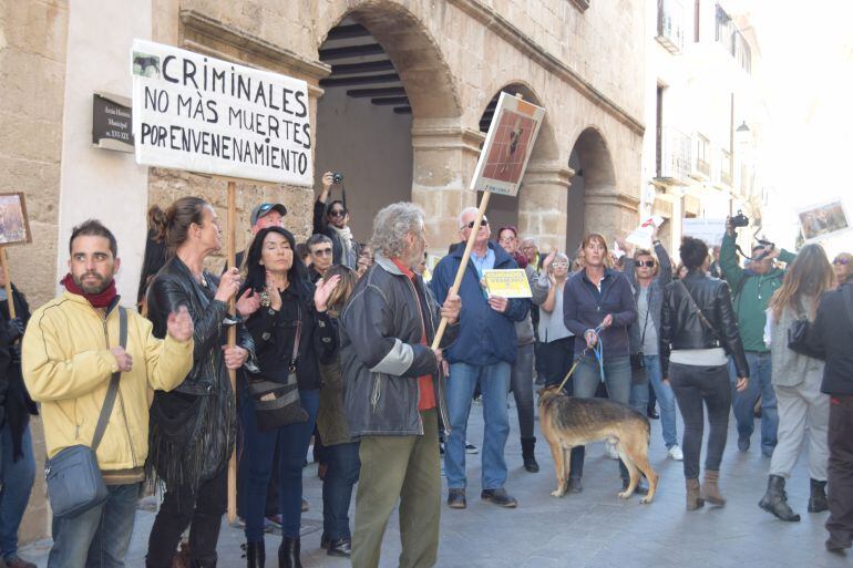 Movilización por la muerte de perros.Benissa.