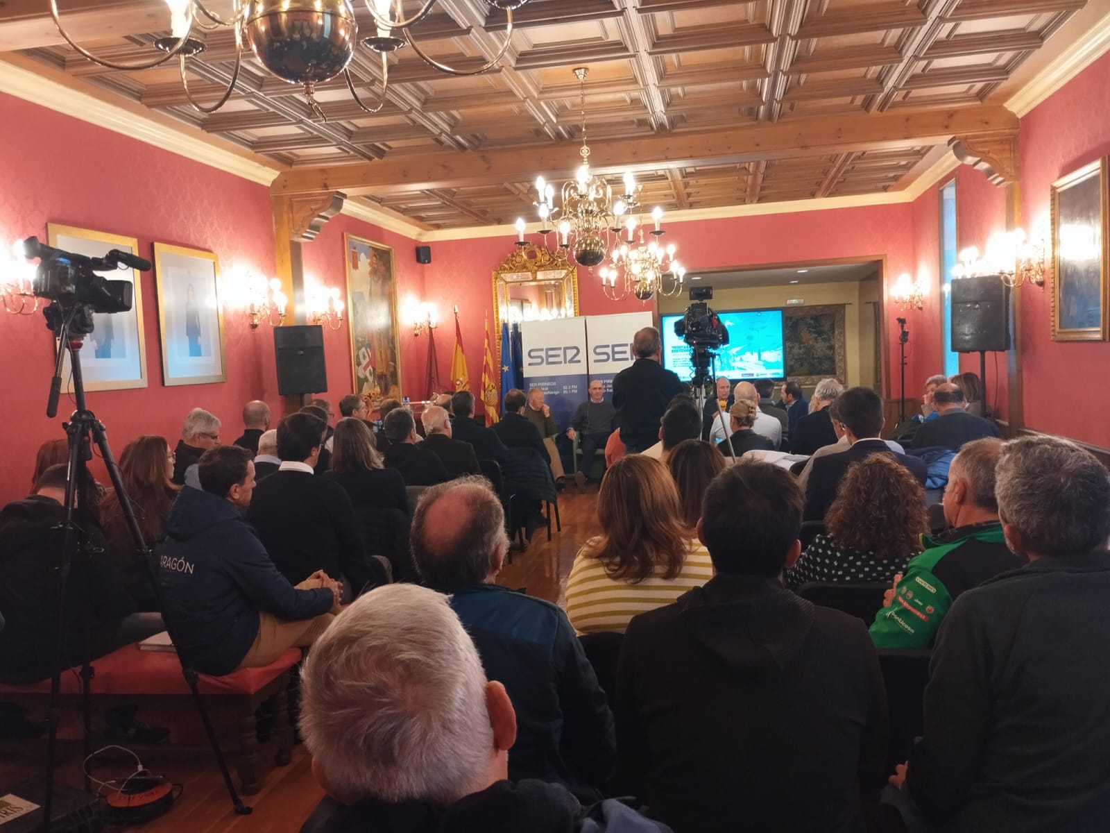 Imagen del foro sobre la nieve y la seguridad en montaña organizado por la Cadena SER en Jaca