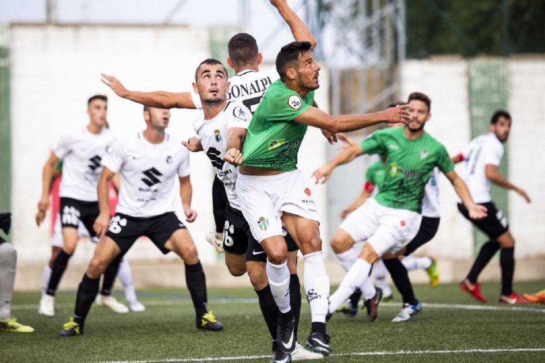 Imagen del @clubdepguijuelo en el Municipal ante el Burgos.