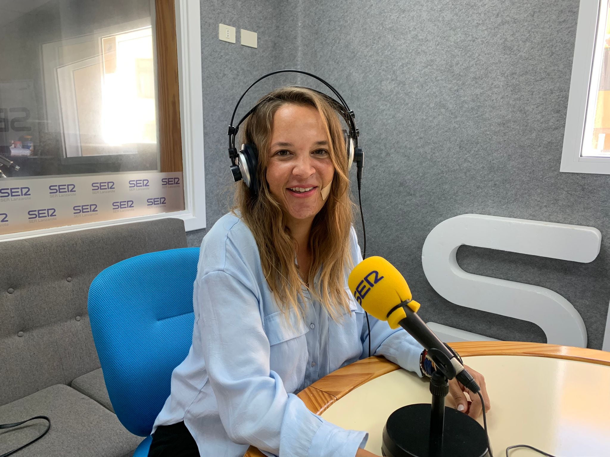 La alcaldesa de Haría, Chaxiraxi Niz, en los estudios de SER Lanzarote.