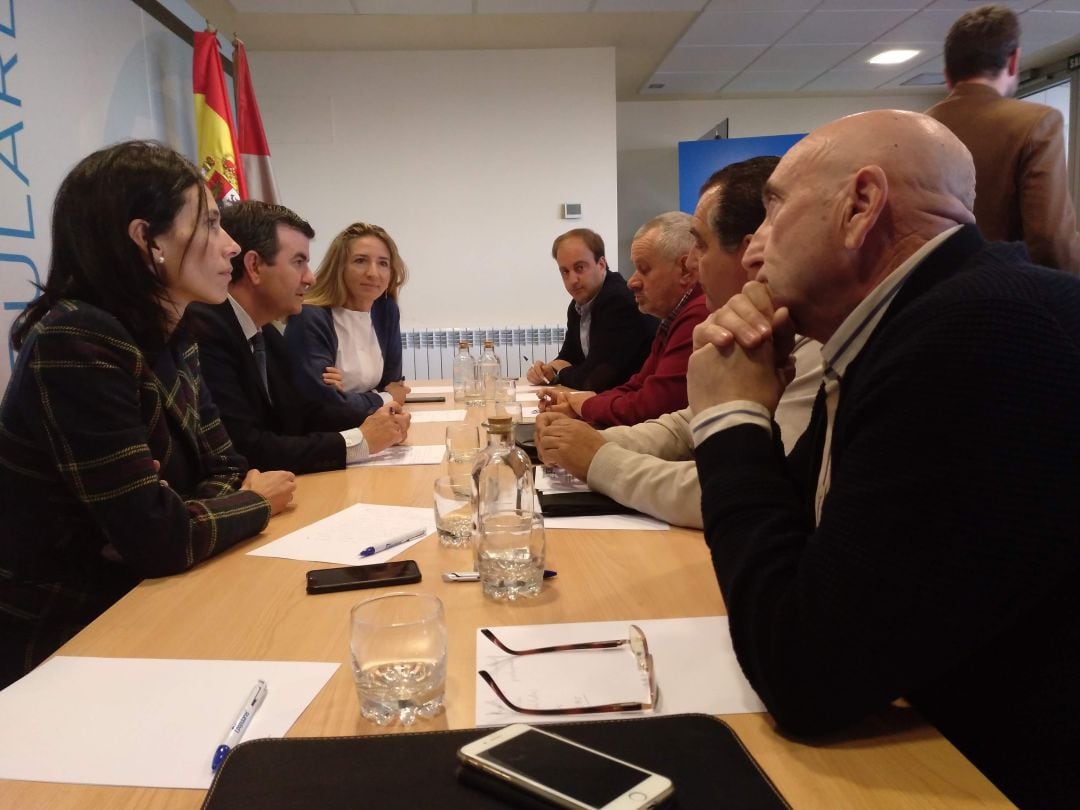 La reunión se ha celebrado en la sede del Partido Popular 