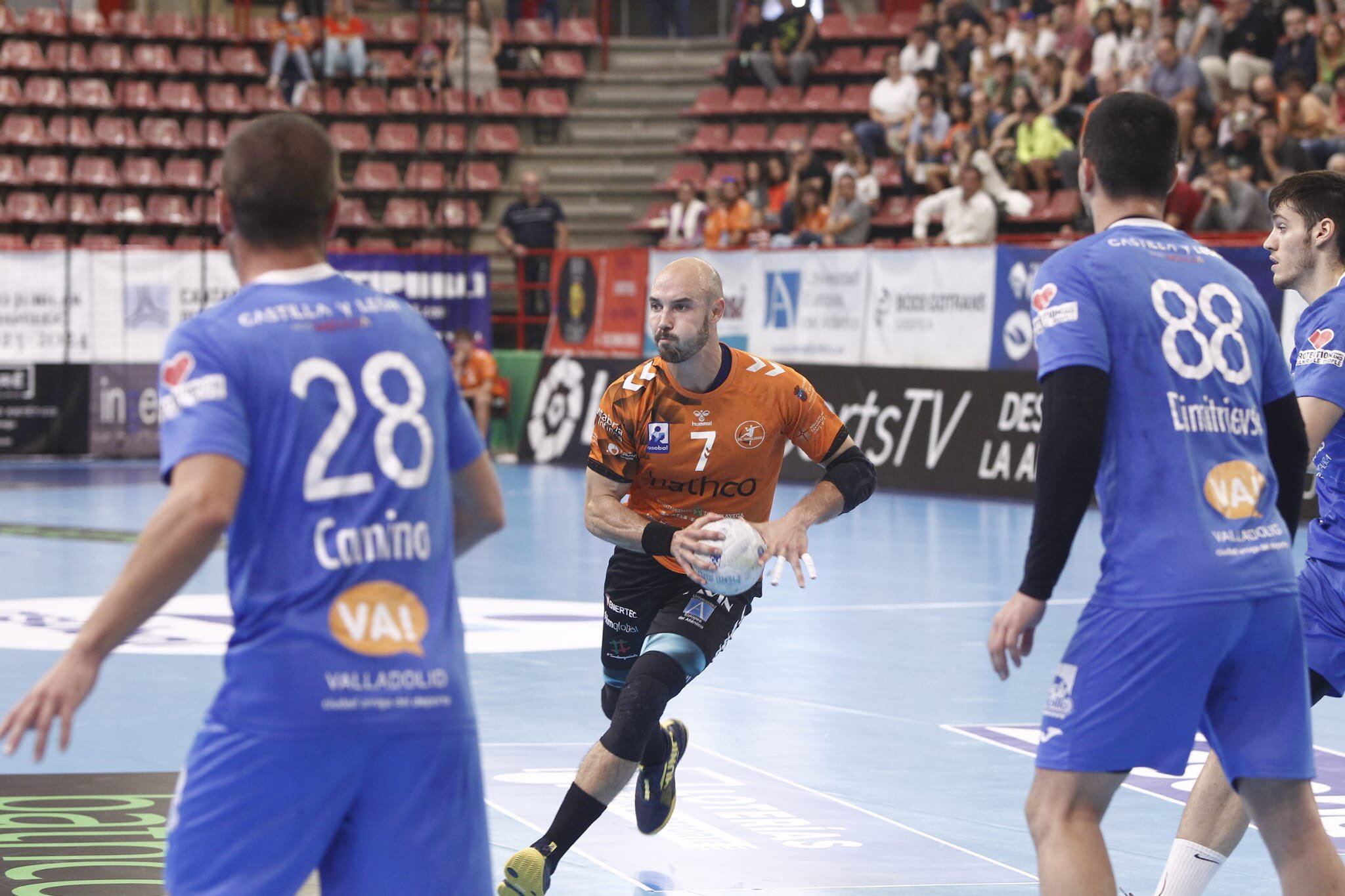 Adrián Fernández, durante el partido contra Valladolid