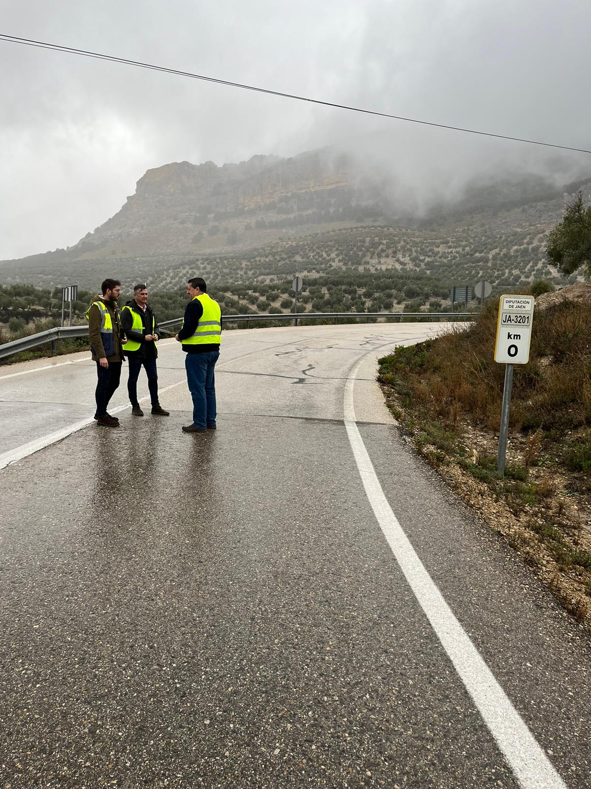 Visita del diputado de Infraestructuras Municipales, José Luis Agea, a Pegalajar, con su alcalde, Manuel Carrascosa.