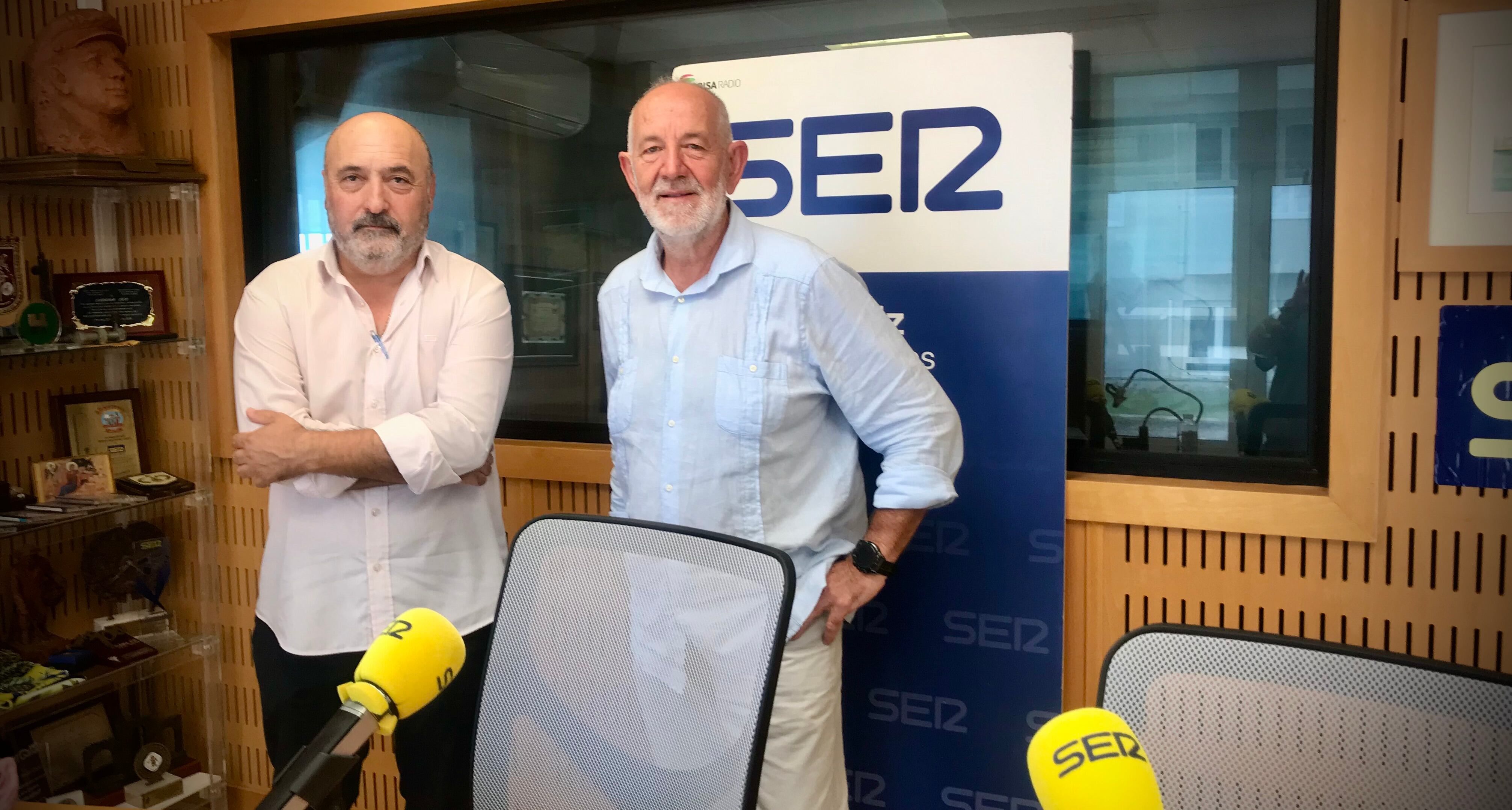Javier Jiménez (BÁSICA), izquierda, y Antonio Pavón (UGT), en los estudios de Radio Cádiz