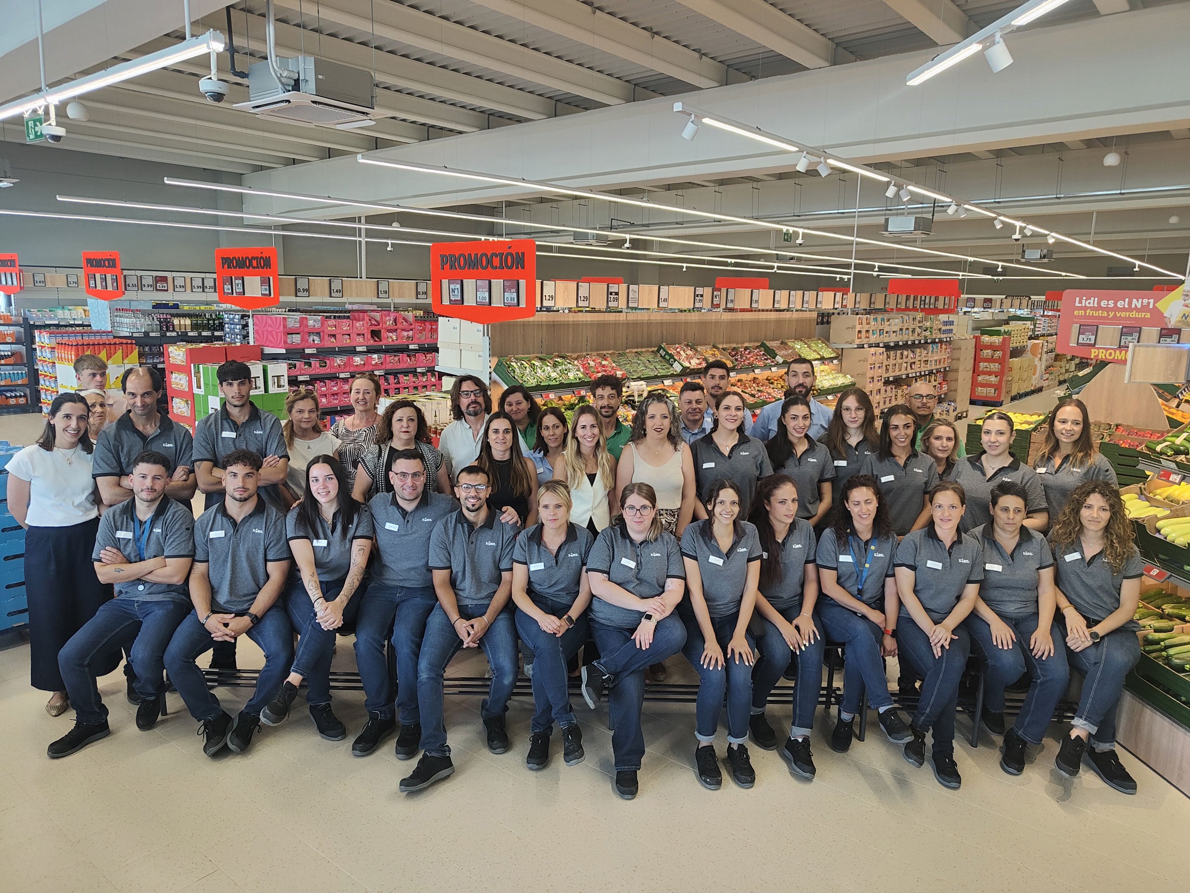 Profesionales de la nueva tienda de Lidl en Nigüelas