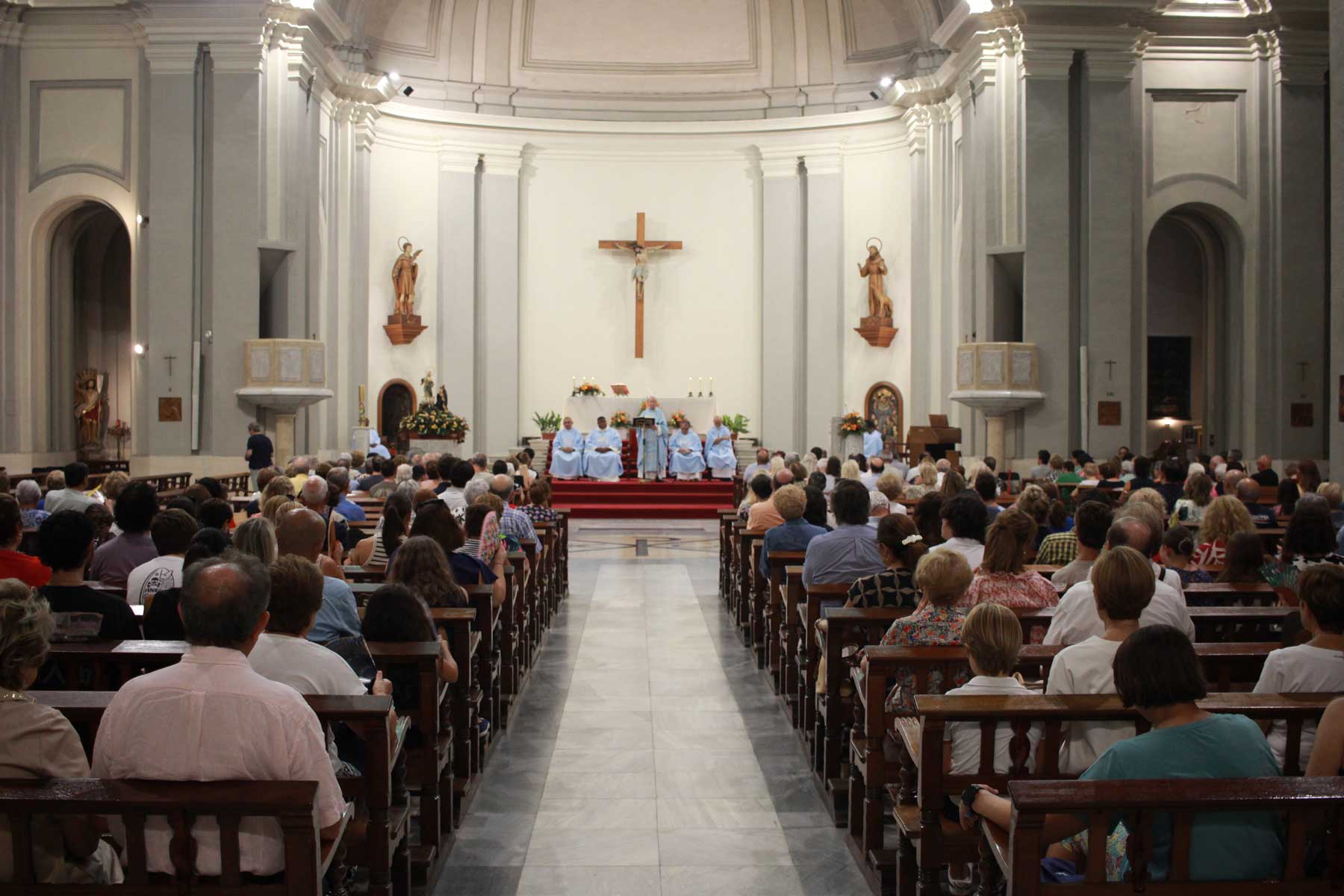 La eucaristía tuvo lugar en la iglesia de San Mauro y San Francisco