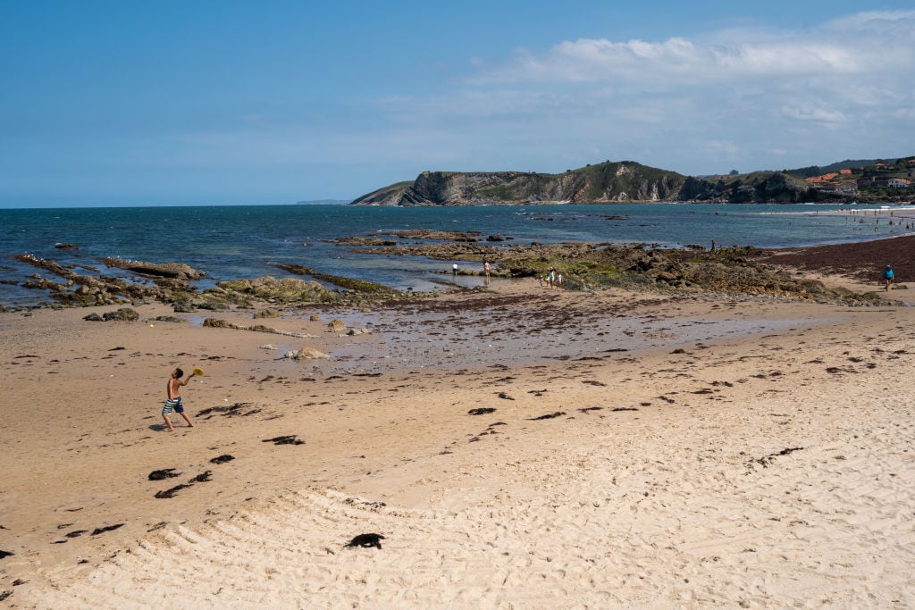 La localidad costera tiene unos cuantos atractivos turísticos, además de sus playas