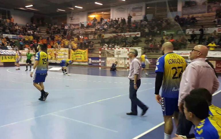 Imagen del abatimiento amarillo durante un momento del partido ante Alcobendas.