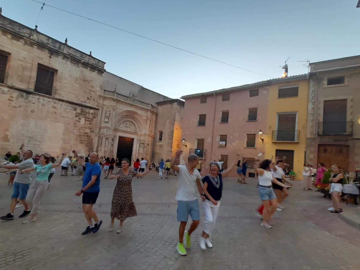 Danses al Carrer. Grupo Coros y danzas Biar