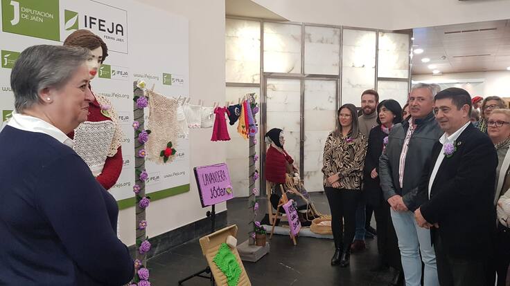 Nueva iniciativa de las mujeres del colectivo ‘Enganchadas de un hilo’ 2024 de Sierra Mágina con el proyecto ‘Manos de Mujer’