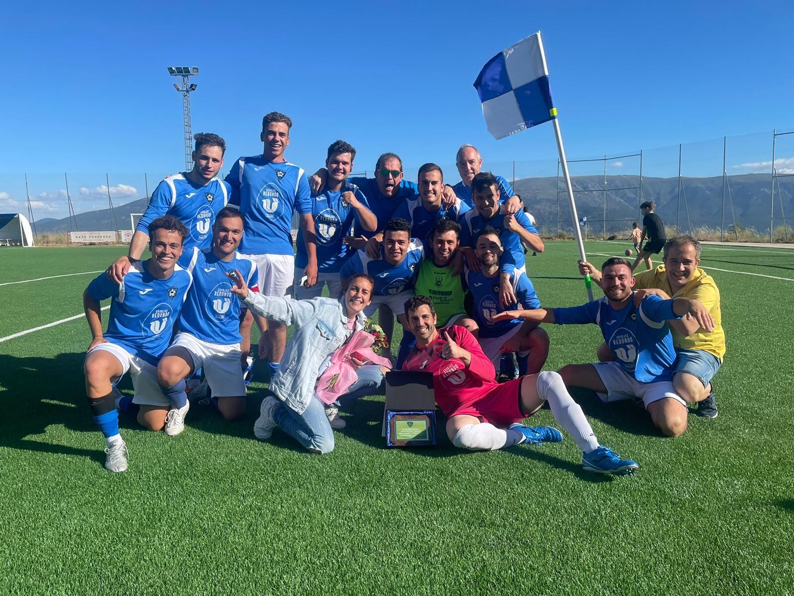 Mar y Javier con el equipo de El Barraco