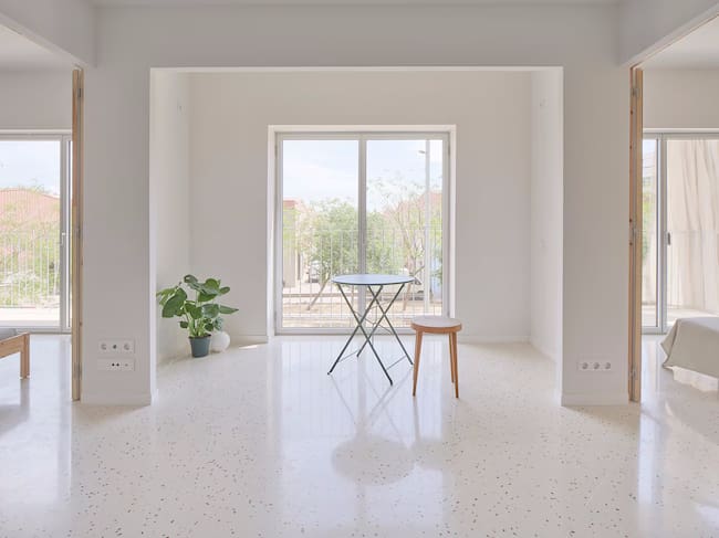 Interior d'un dels 40 habitatges, dissenyats per MAIO a Sant Feliu de Llobregat