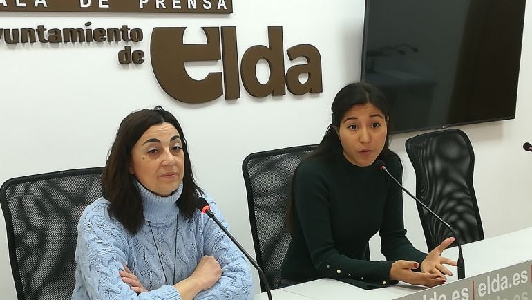 Nieves López, edil de Salud, junto a Eliana Torres, secretaria de Gatitos en Apuros
