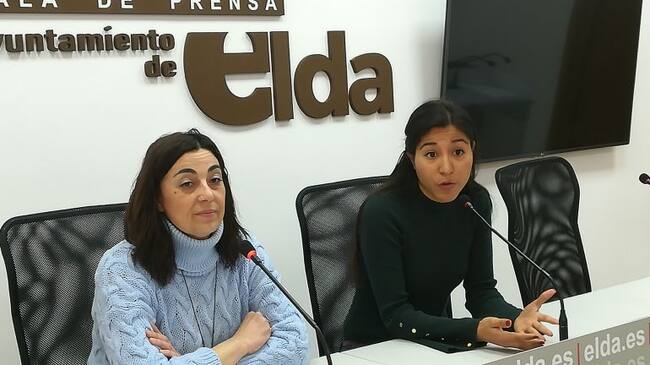 Nieves López, edil de Salud, junto a Eliana Torres, secretaria de Gatitos en Apuros
