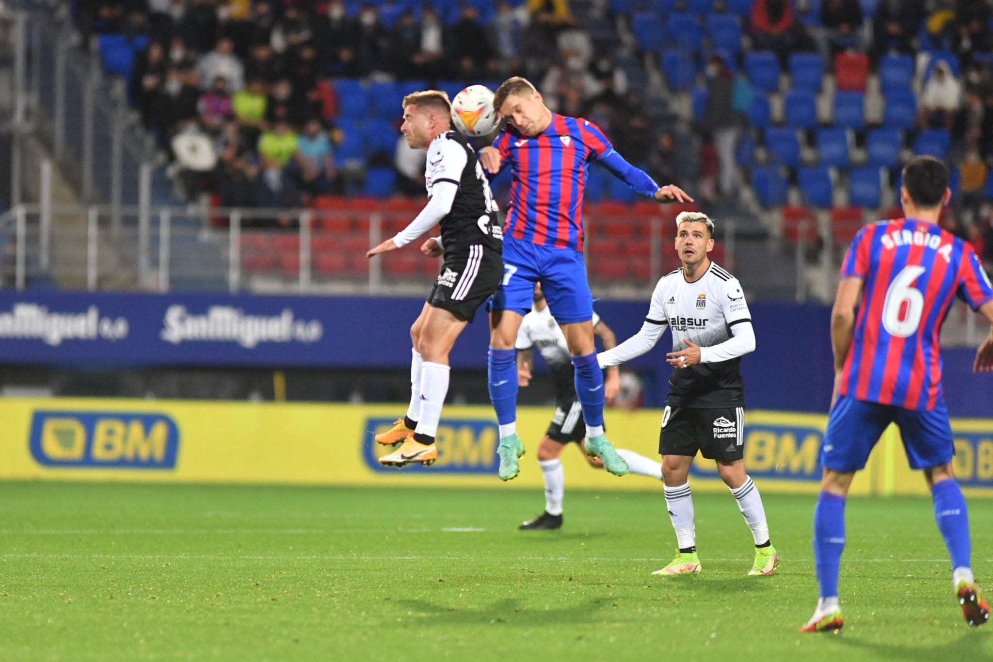 El Eibar - Cartagena de la primera vuelta fue un duelo disputado