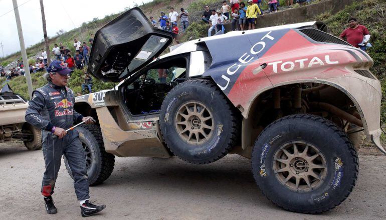 Carlos Sainz con su Peugeot