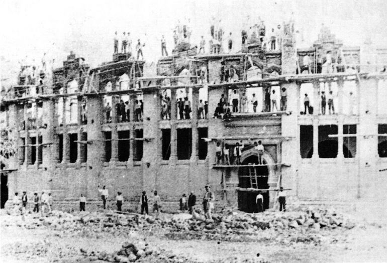 Construcción de la Plaza de Toros