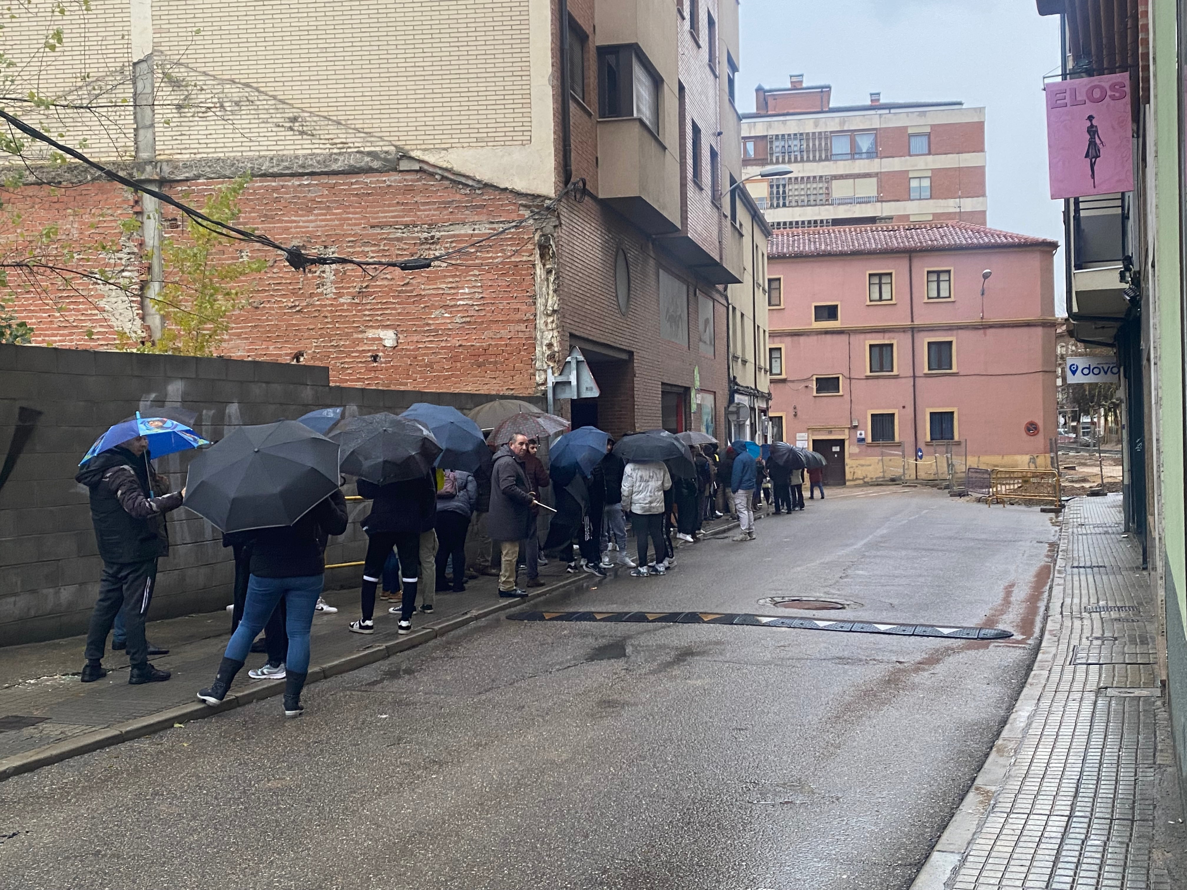 Colas para hacerse con las entradas