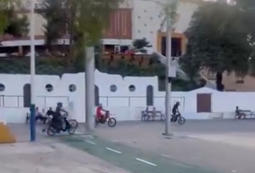 Motos circulando por el Parque Feria de Algeciras