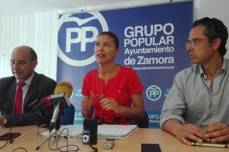 Los concejales populares en el Ayuntamiento de Zamora Aurelio Tomás, Clara San Damián y José Luis González Prada 