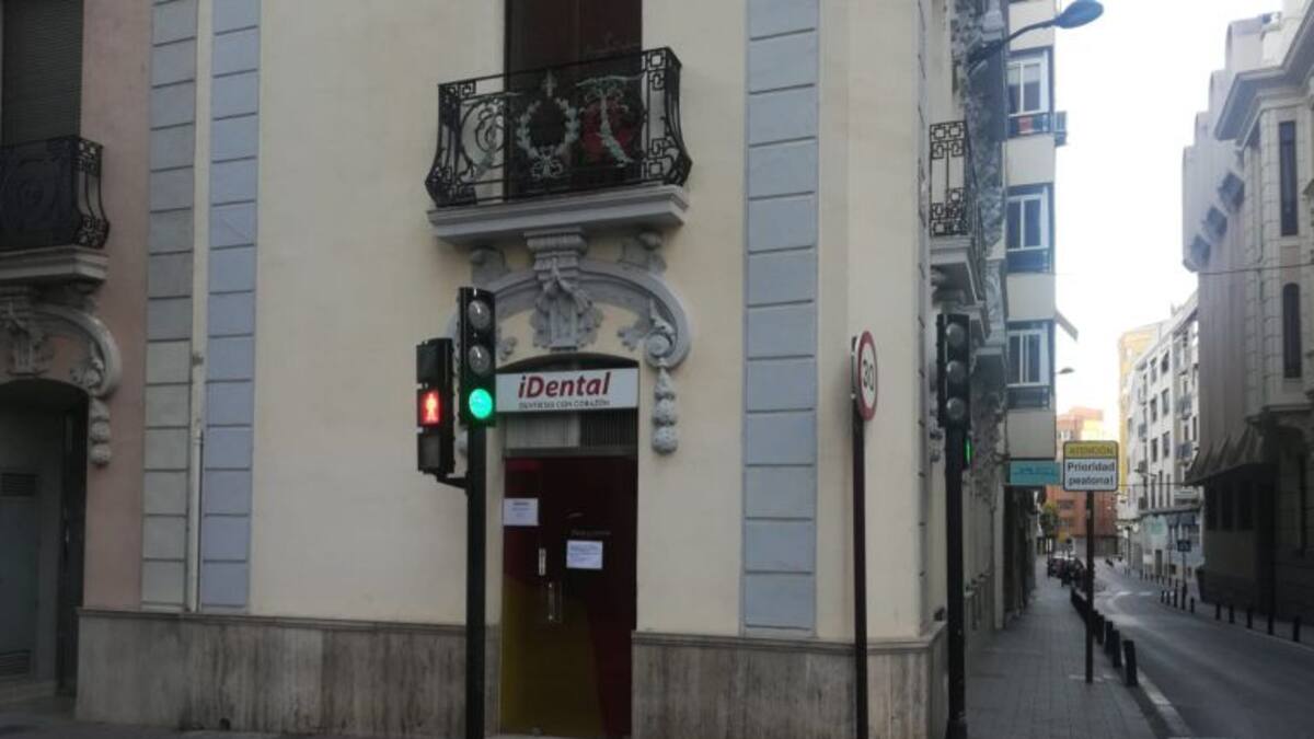 La clínica iDental en Albacete cierra "hasta nuevo aviso"