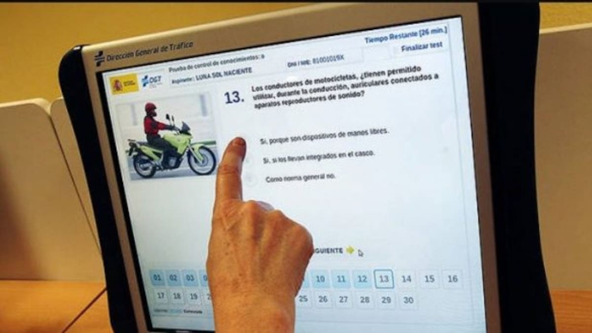 UGT Málaga denuncia la instalación ilegal de cámaras en exámenes de tráfico