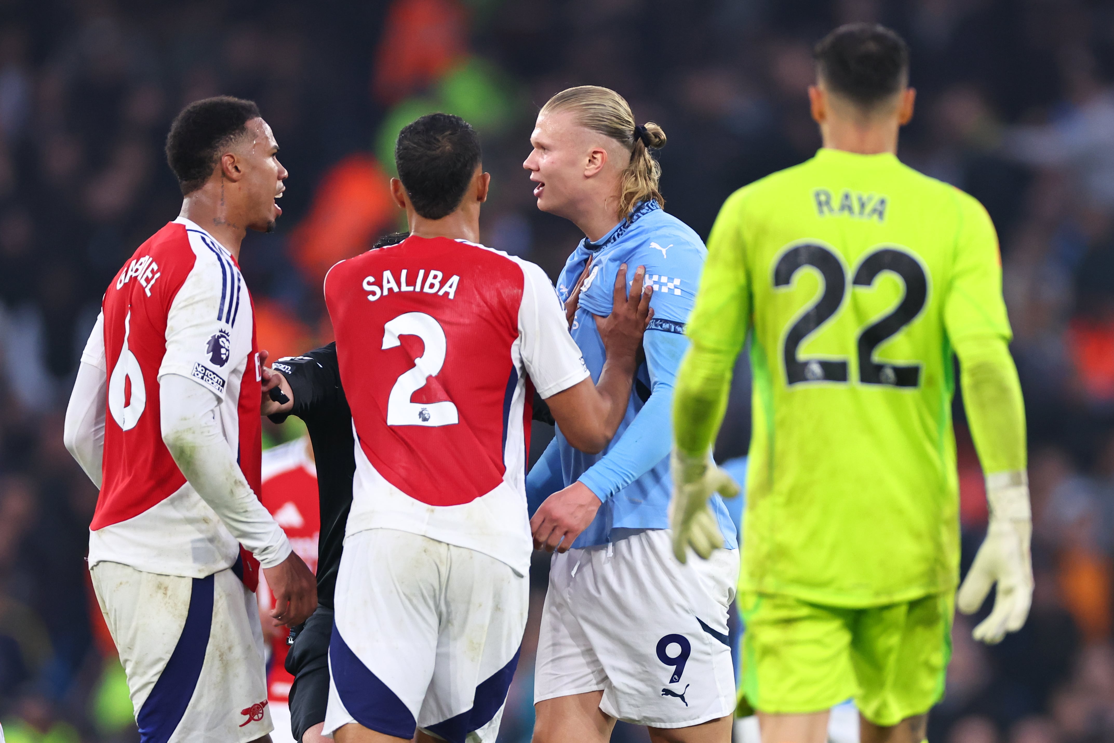 Piques durante el Manchester City vs Arsenal