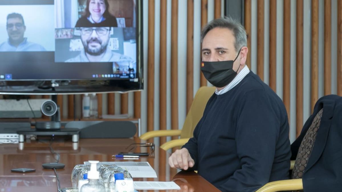 La oposición exige apartar de la lista electoral del PP a Jiménez tras conocerse un nuevo contrato a dedo en Partidas Rurales