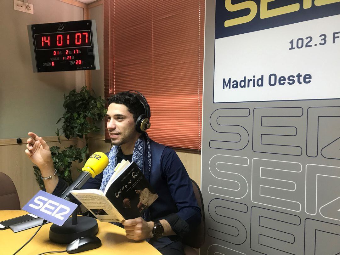 El actor mostoleño Daniel Migueláñez en Hoy por Hoy Madrid Oeste