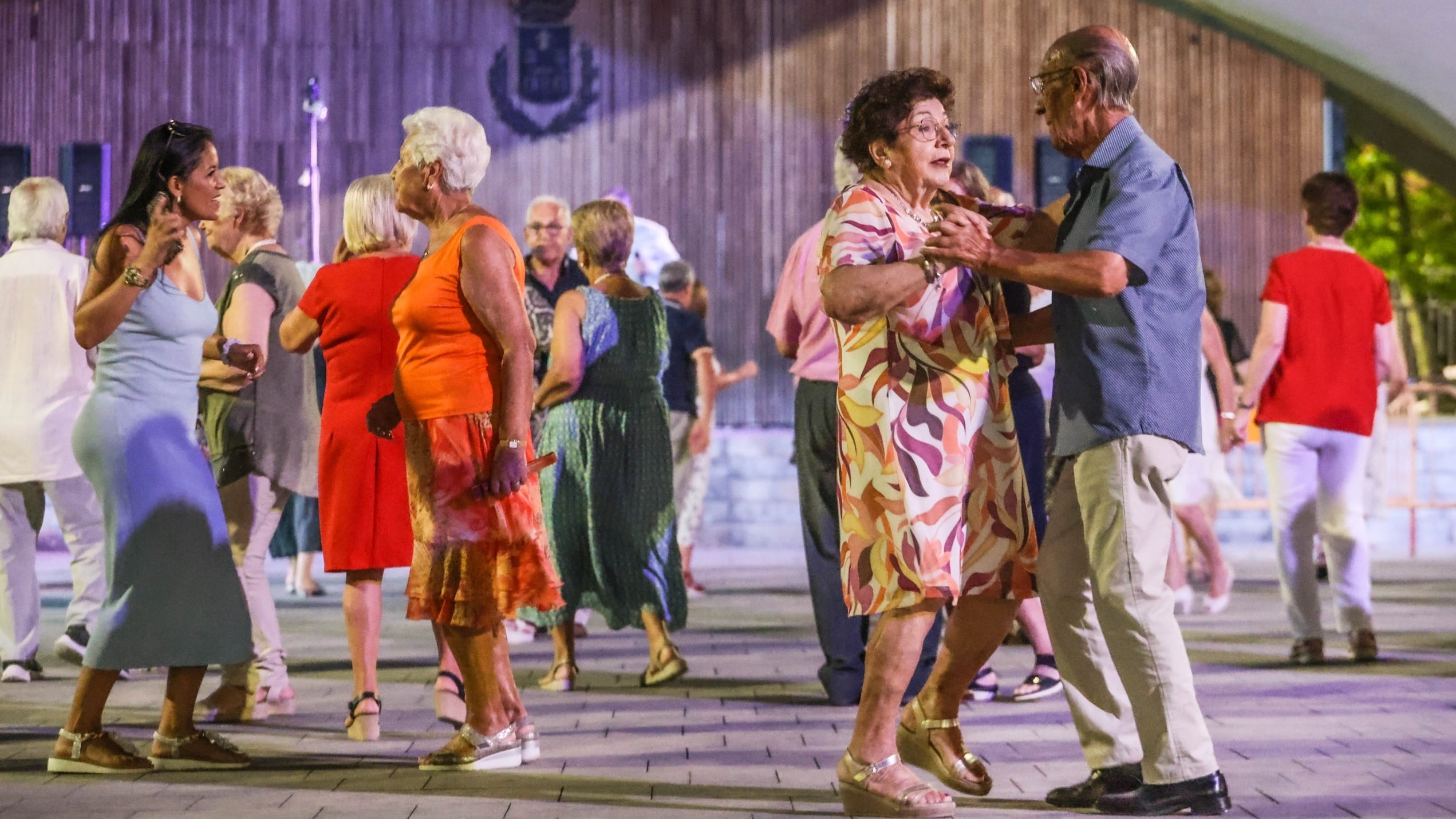 La Plaza Castelar se convierte en el epicentro de la diversión para las personas de la tercera edad