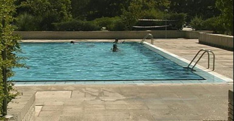 Ambos partidos piden que se lleven a cabo las gestiones oportunas para abrir pronto la piscina