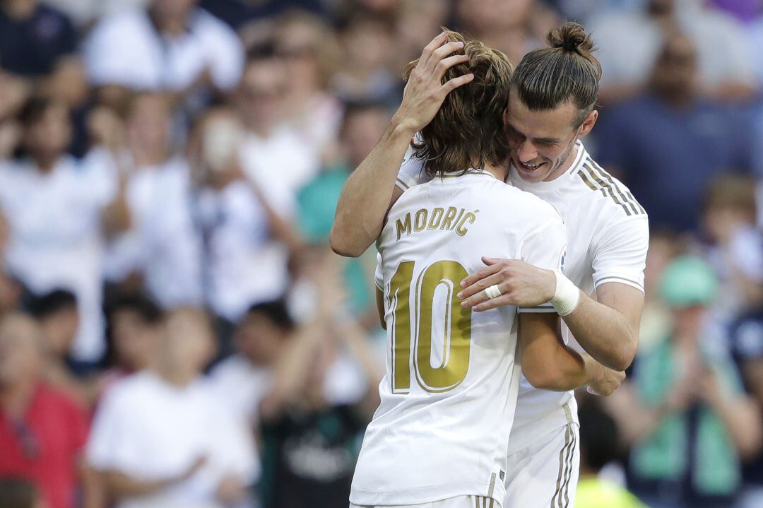 Modric y Bale con la camiseta blanca