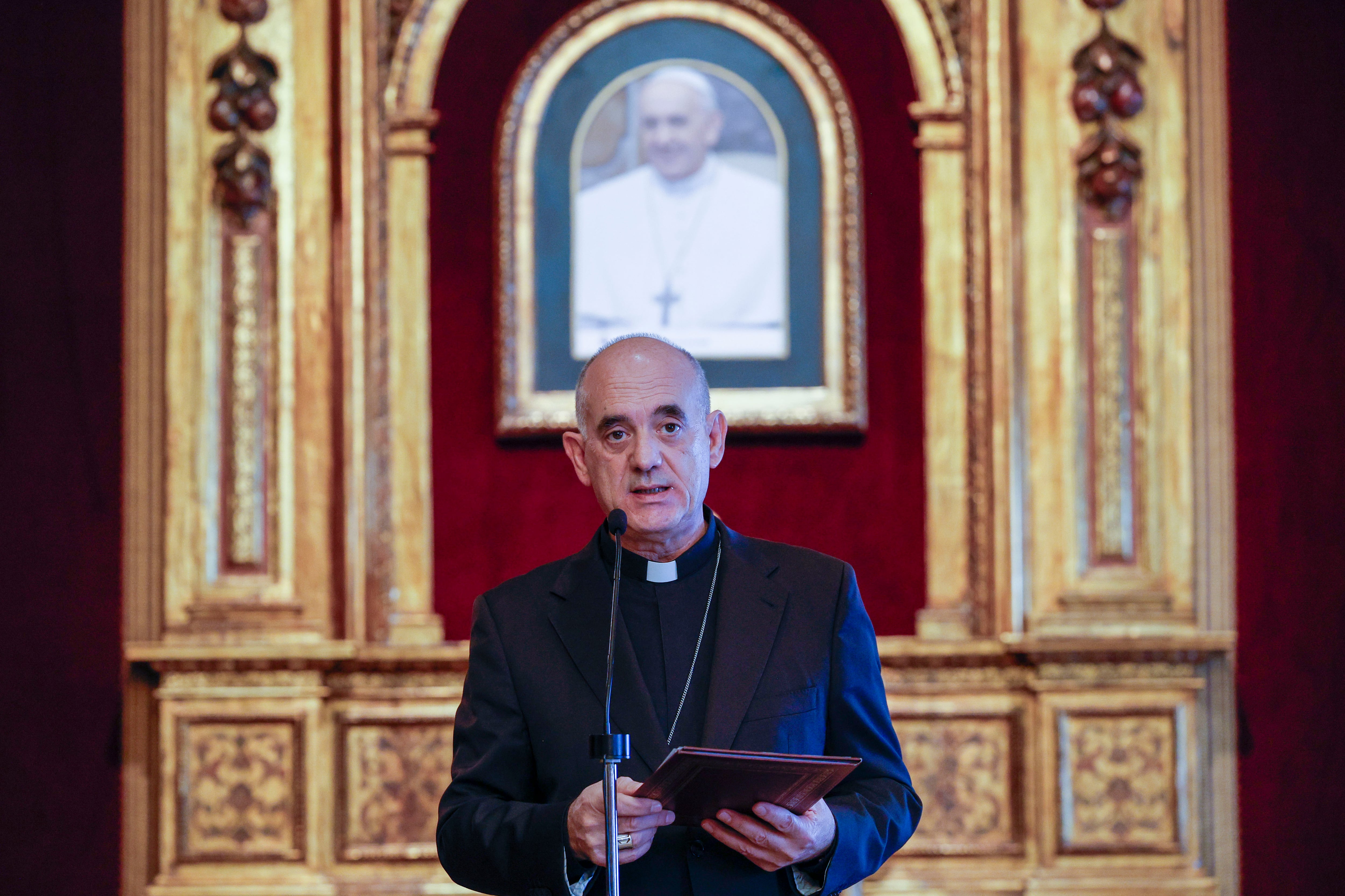 Arturo Pablo Ros, obispo auxiliar de Valencia desde 2016 ha sido nombrado por el papa Francisco nuevo obispo de Santander. En la imagen, durante las declaraciones que ha ofrecido en Valencia