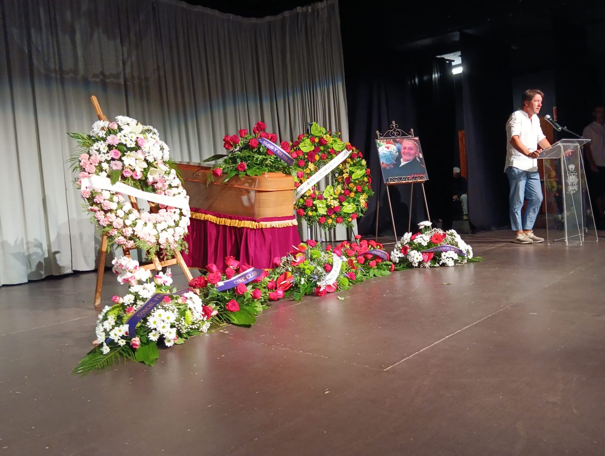 Jesús de las Heras iniciaba el acto recordando a Julio