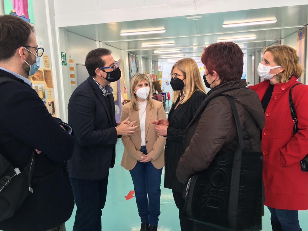 Reunión entre Generalitat, Ayuntamiento Petrer y comunidad educativa del IES Azorín