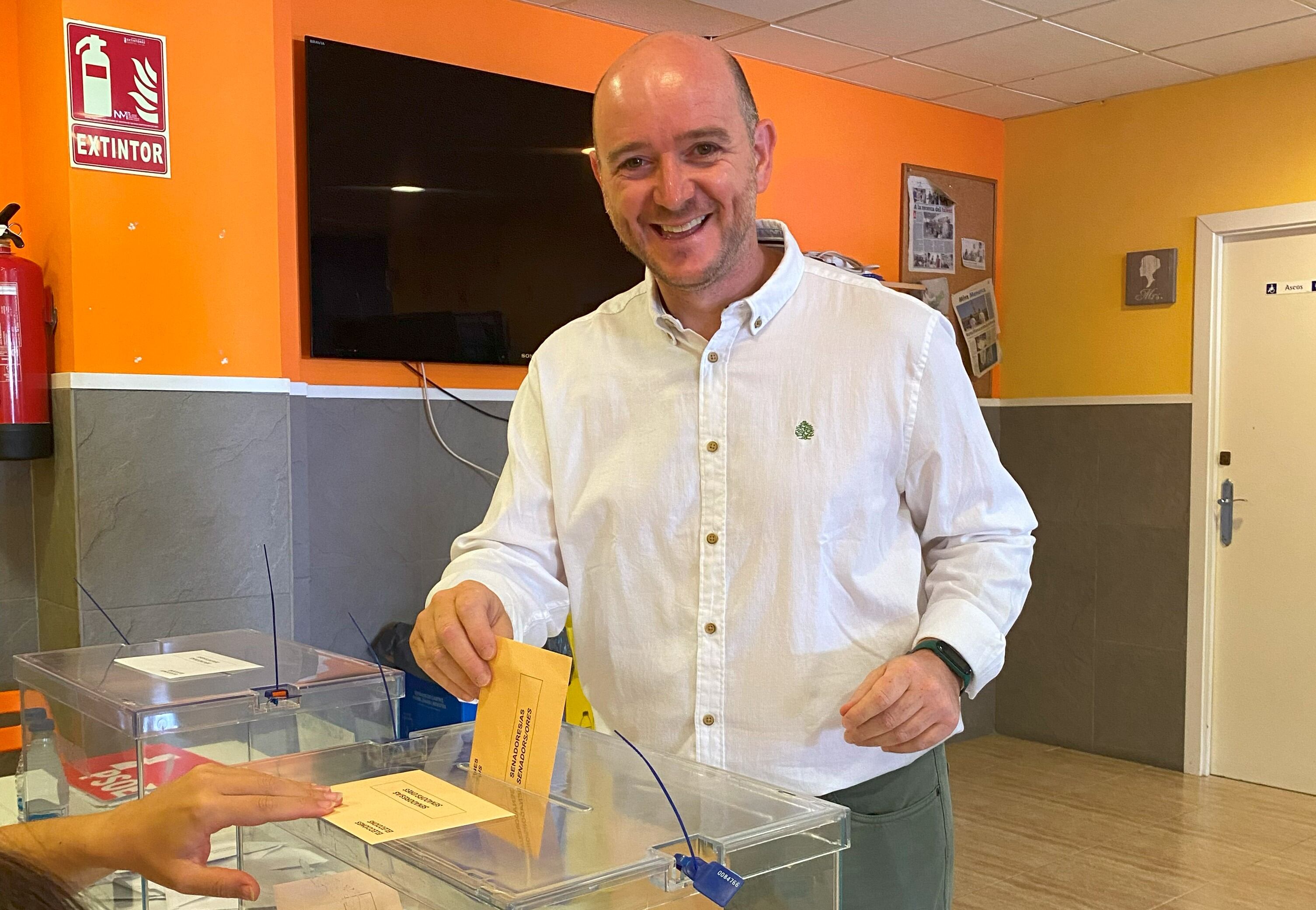 El candidat del PSOE demana que els partits d'esquerra reflexionin sobre el que els ha impedit pactar.