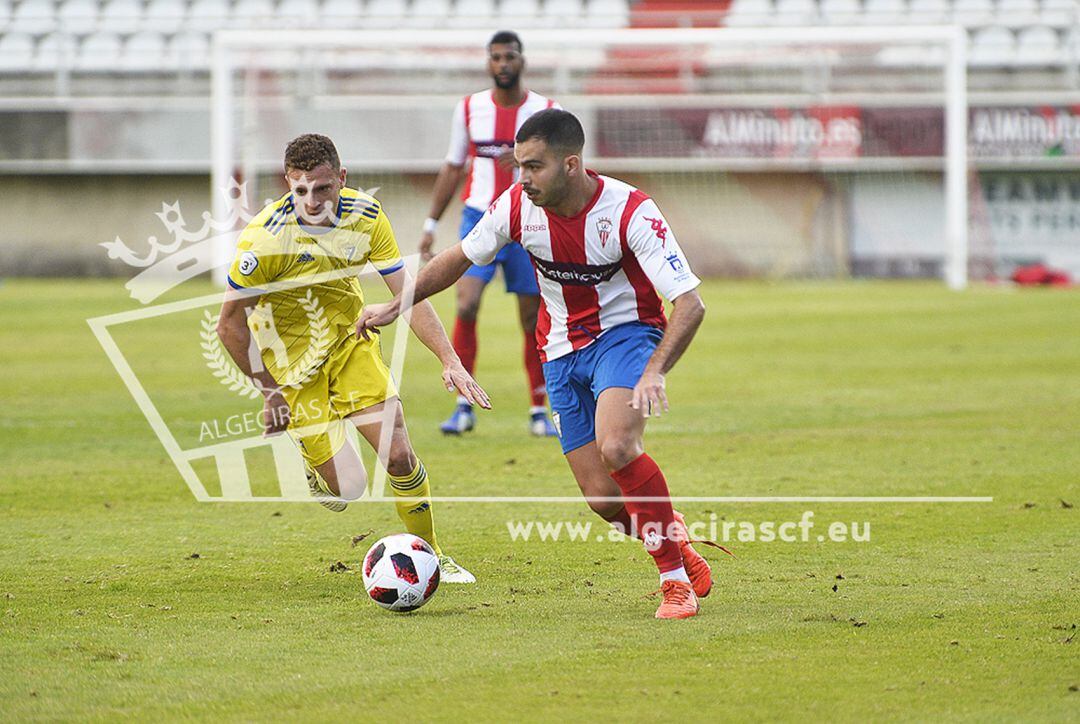 Pipo ante el Cádiz B.