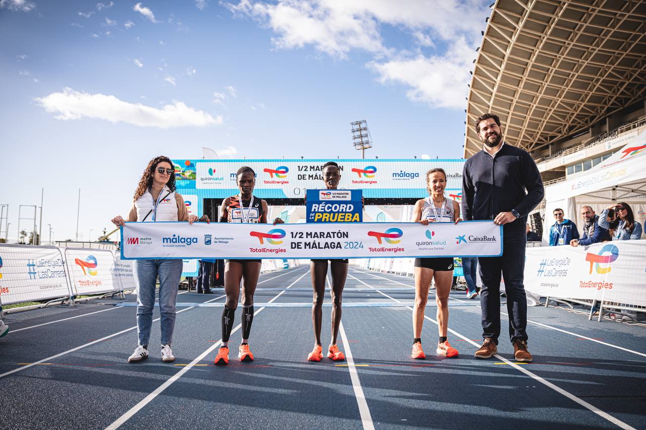 Las atletas que coparon los tres primeros puestos en la media maratón de Málaga