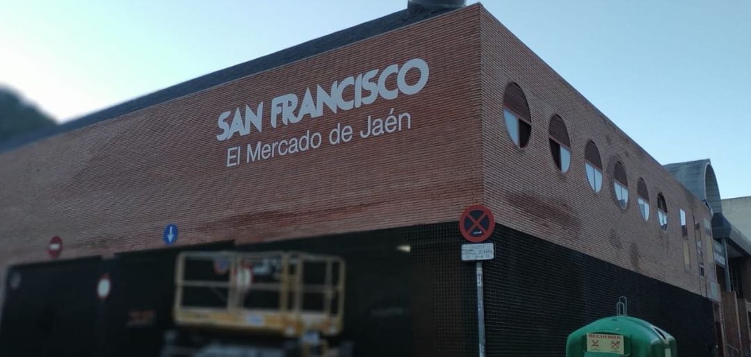 Fachada del Mercado de San Francisco que incluye la frase de la polémica.