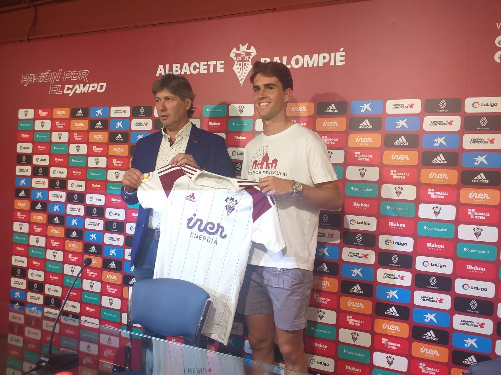 Javi Martínez, en su presentación como nuevo jugador del Albacete