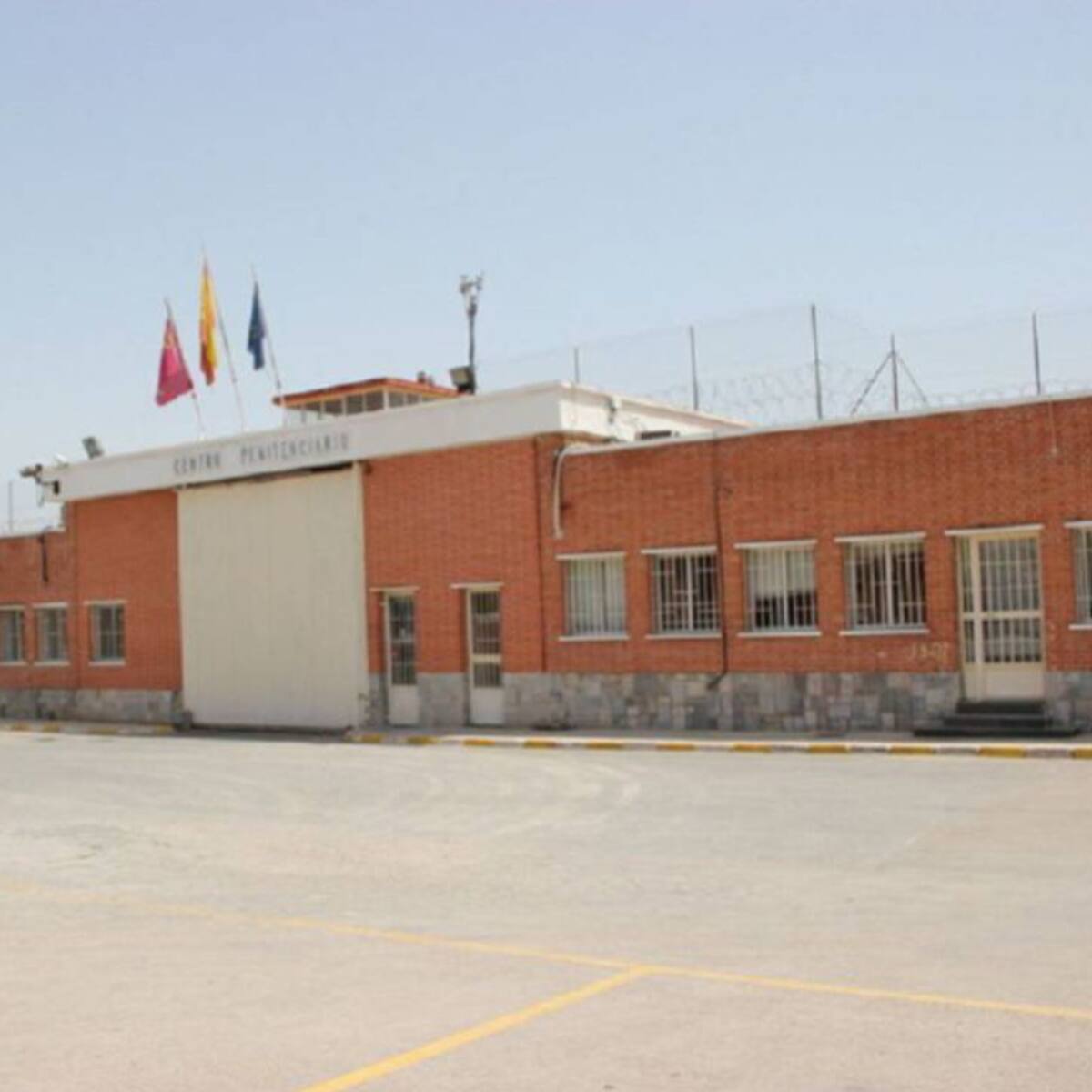 El juez ordena el ingreso en prisión de uno de los investigados por presunta corrupción en la cárcel de Sangonera