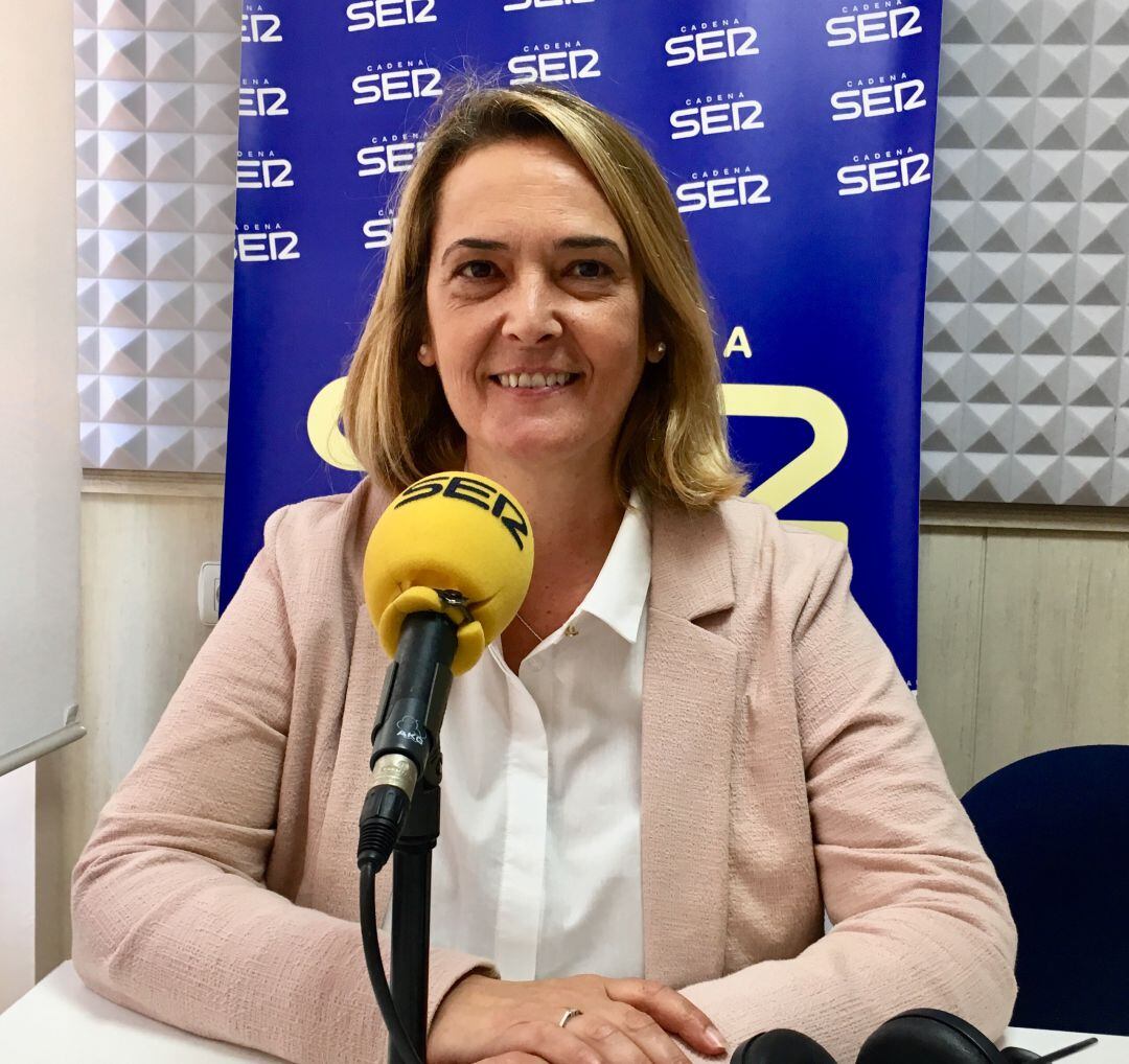 La alcaldesa de Motril, Luisa García Chamorro, en los estudios de Radio Motril