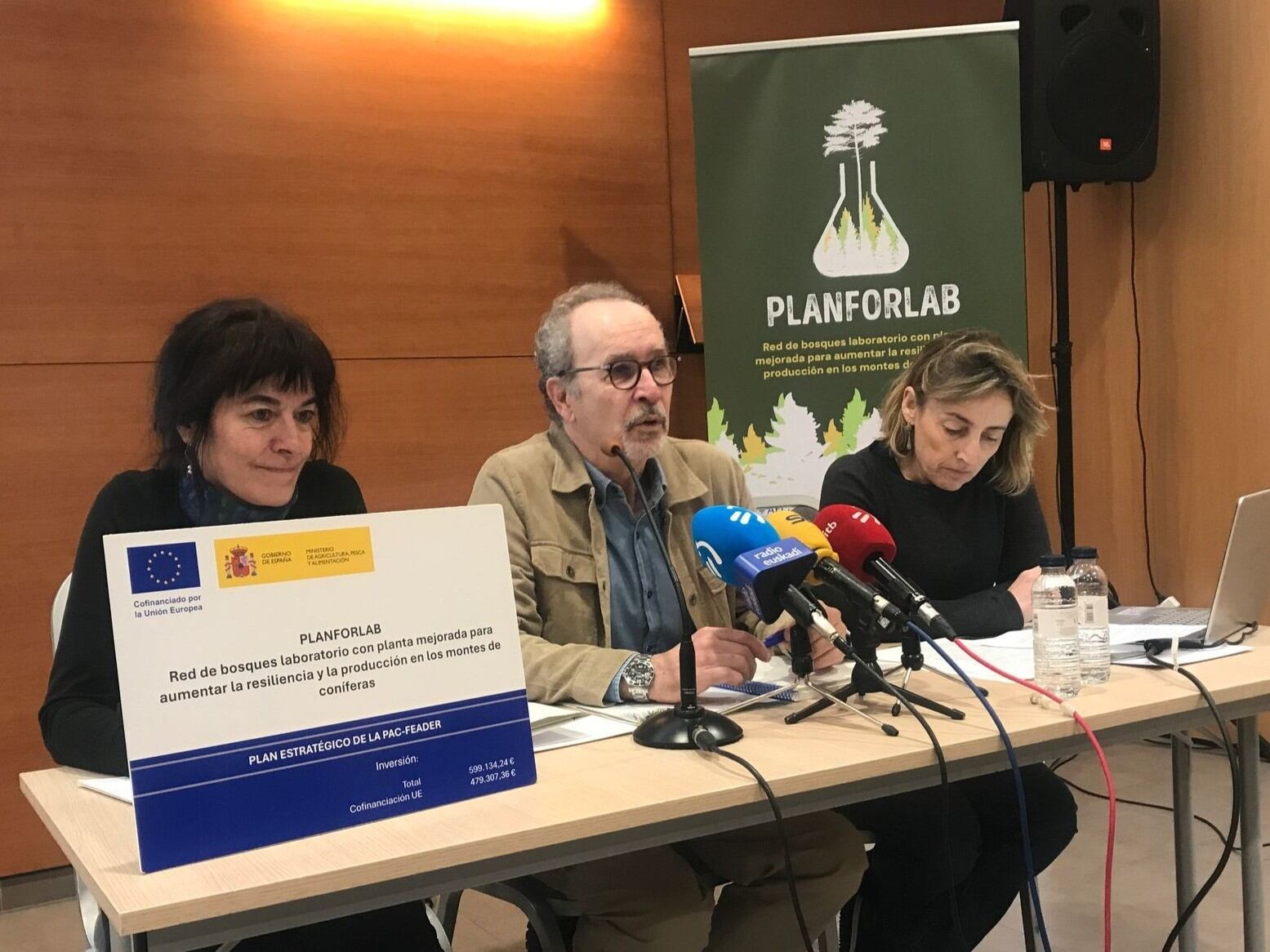 Foto de la rueda de prensa de hoy; de derecha a izquierda, Eugenia Iturritza Francisco Dans y Amelia Uría 