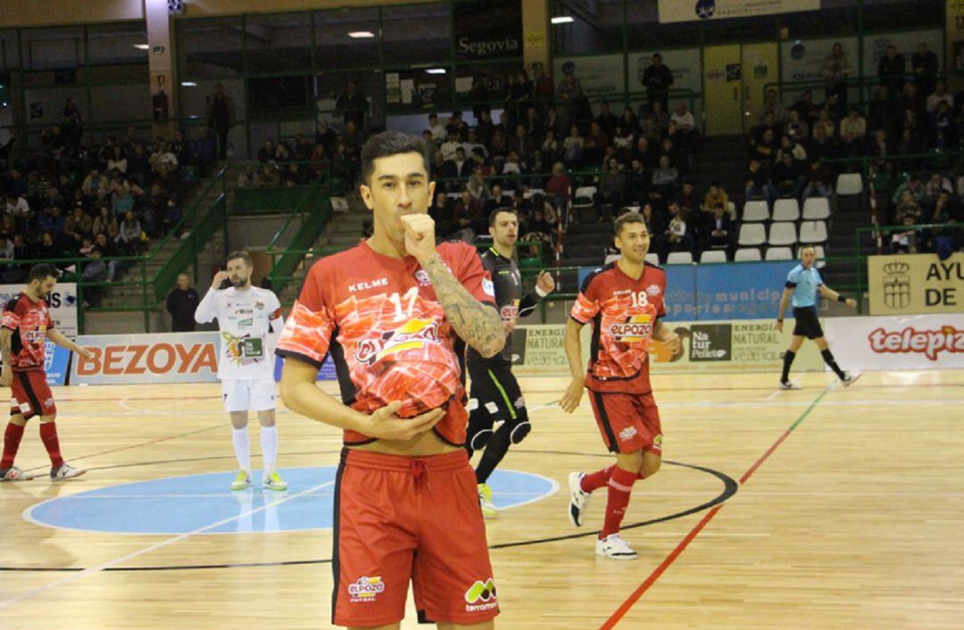 Drasler celebra uno de los goles en Segovia