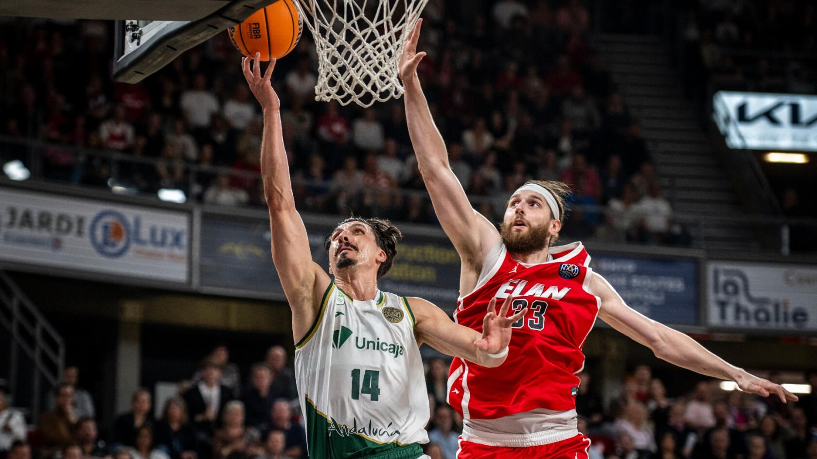 El alero del Unicaja Nihad Djedovic, en el enfrentamiento contra el Chalon de la BCL