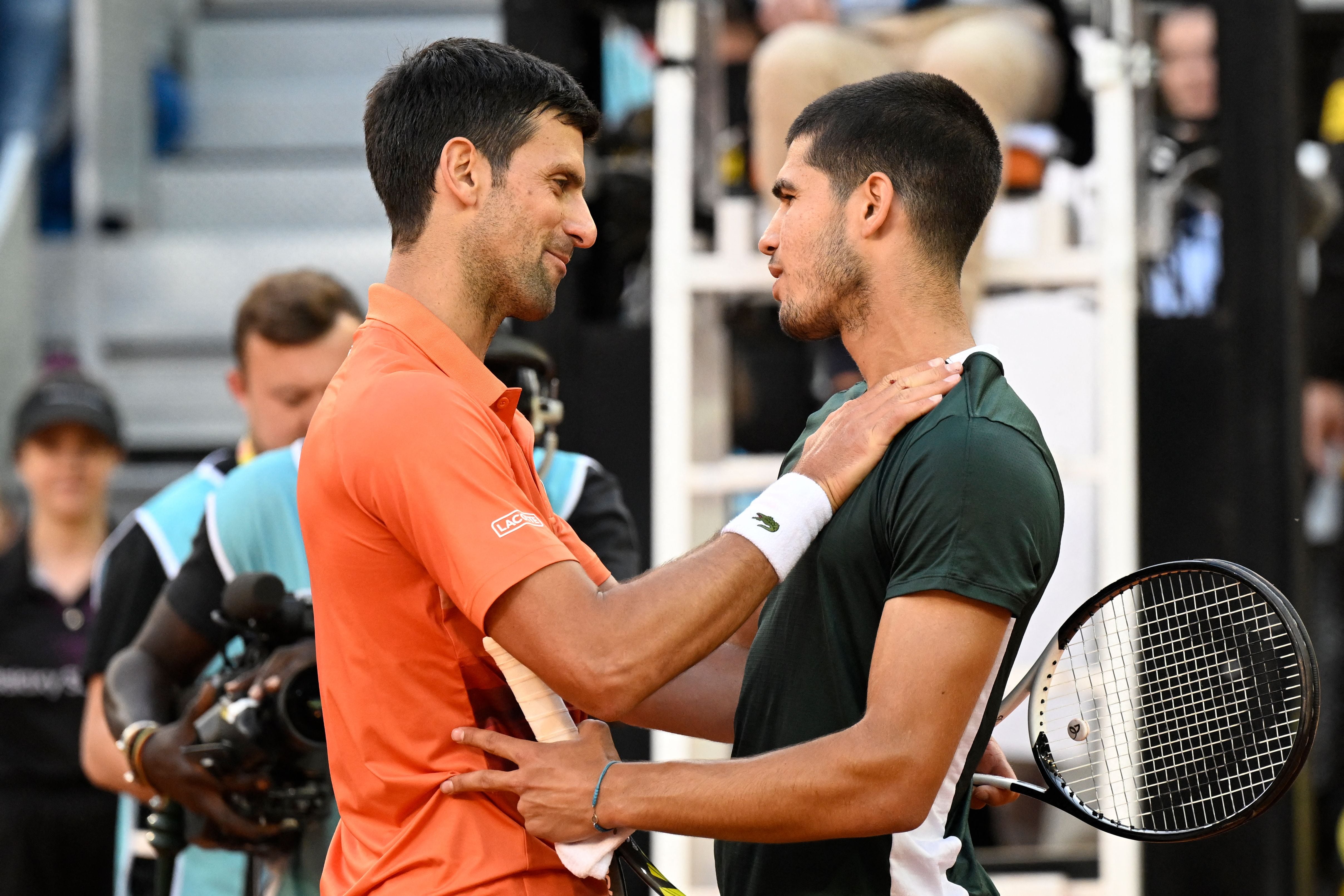 Djokovic saluda cariñosamente a Carlos Alcaraz