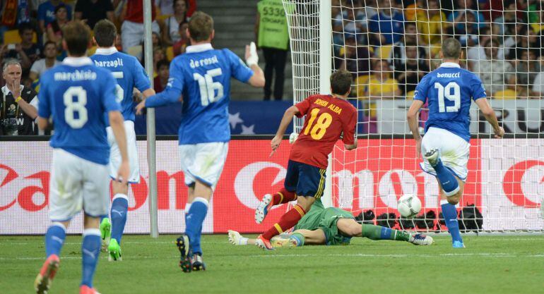 Jordi Alba marca el segundo gol en la final de la Eurocopa de 2012